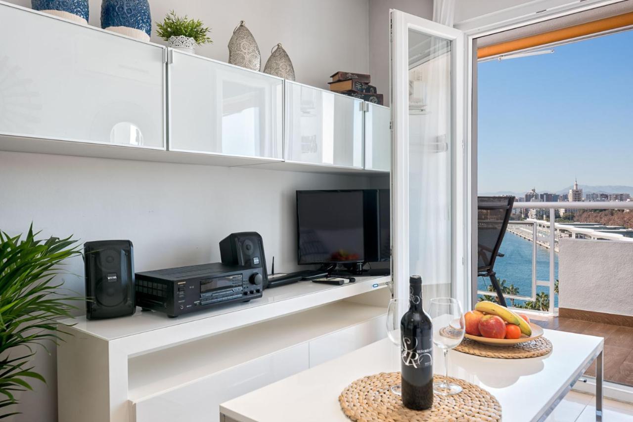 Susana Beach Apartment In Malaga By Solaga Holiday Homes Eksteriør bilde