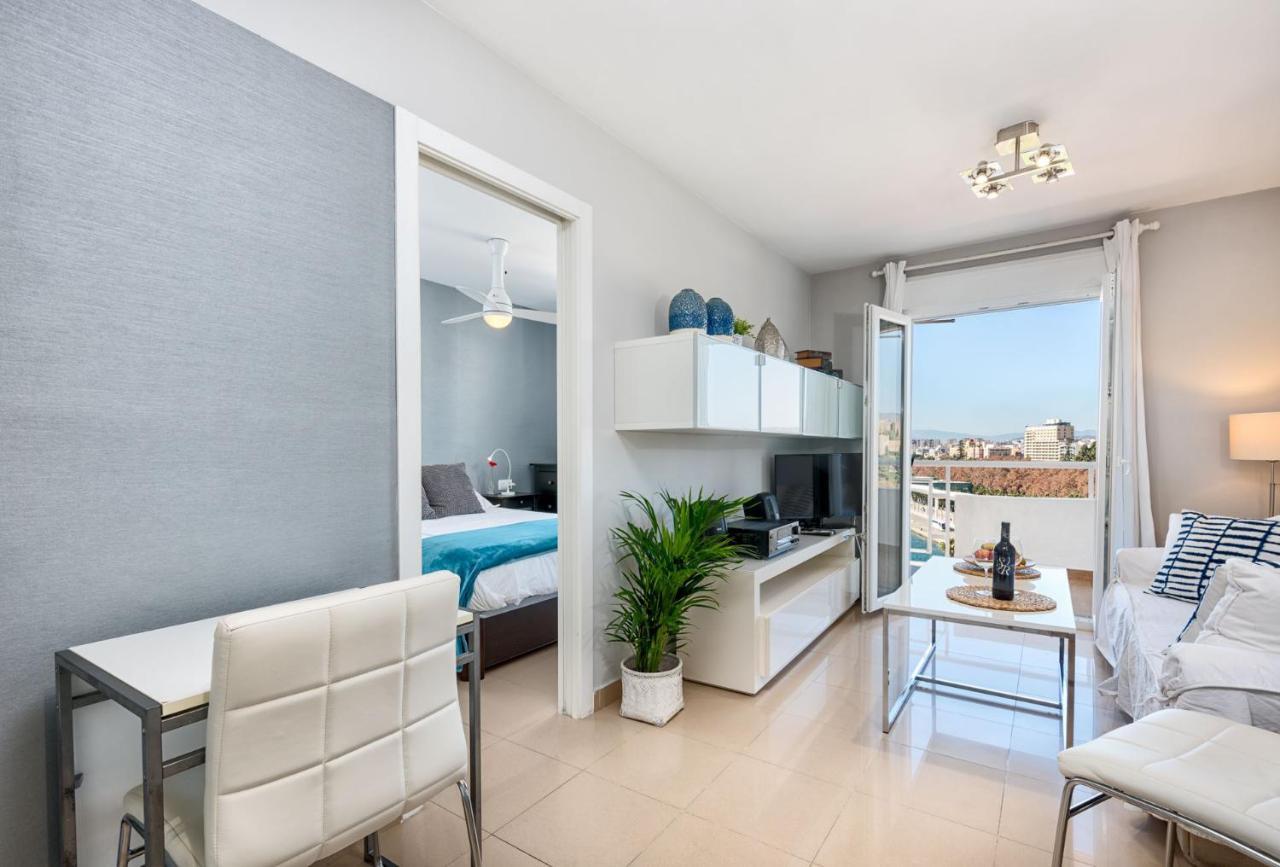 Susana Beach Apartment In Malaga By Solaga Holiday Homes Eksteriør bilde