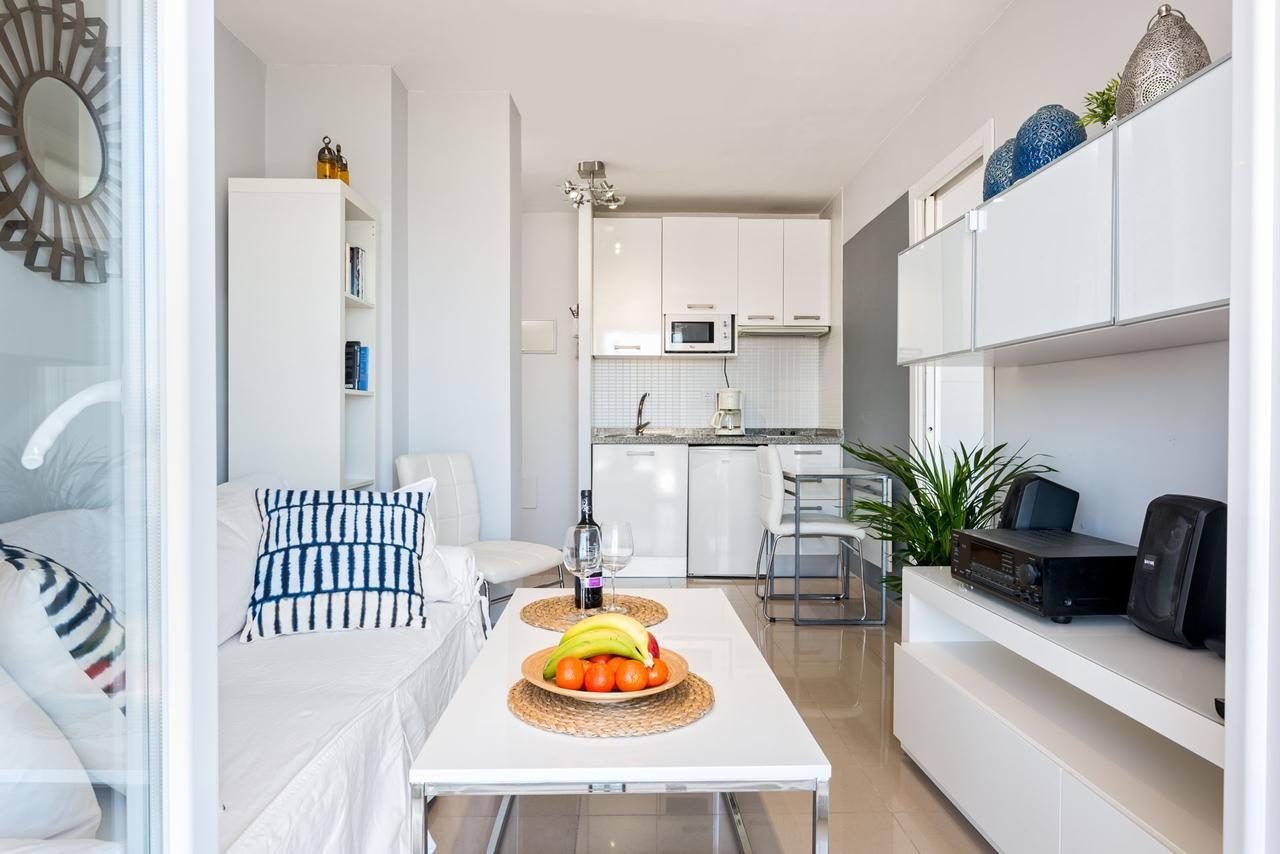 Susana Beach Apartment In Malaga By Solaga Holiday Homes Eksteriør bilde